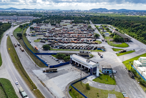  Porto de Paranaguá registra movimento extraordinário de mais de 2,5 mil caminhões no Pátio de Triagem