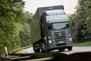 Novo Constellation 20.480 chega para acelerar mercado de extrapesados