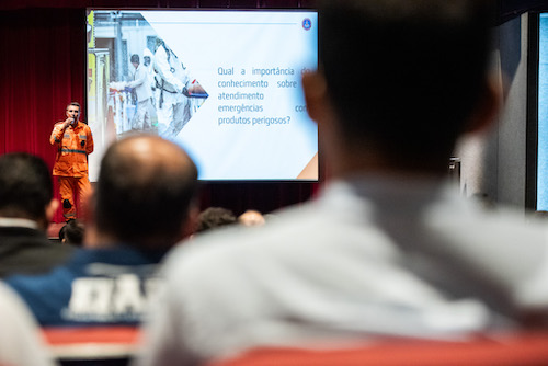 Aperam capacita equipes para atendimento a emergências químicas no Vale do Aço