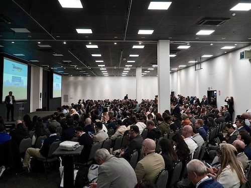 Brasil AgrochemShow 2025 reúne mais de mil participantes e encerra 16ª edição com foco em temas estratégicos do setor de agroquímicos