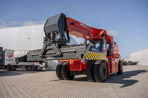 Heli Brasil apresenta a primeira Reach Stacker movida a lítio