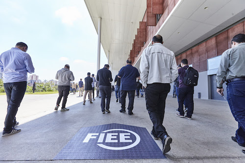 Presidente da ABVE traz visão estratégica sobre mobilidade elétrica no Congresso da FIEE