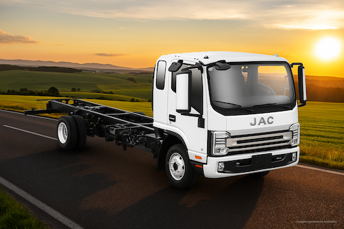  JAC estuda chegada ao mercado brasileiro de caminhões e marca presença no Congresso Fenabrave 2025