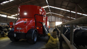 Agroleite: Kuhn do Brasil apresenta a novidade SPV na linha de misturadores autopropelidos