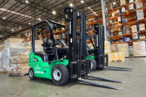 TCP substitui empilhadeiras a combustão por novo modelo elétrico