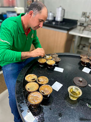 Do solo à xícara: parceria inédita entre ciência e tradição garante selo de origem ao café de Mandaguari