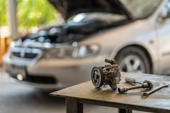 Sinais de problema na bomba de direção hidráulica