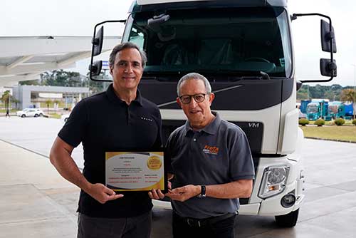 Volvo VM leva Prêmio Campeão de Revenda 2025 em duas categorias, numa conquista inédita para o modelo