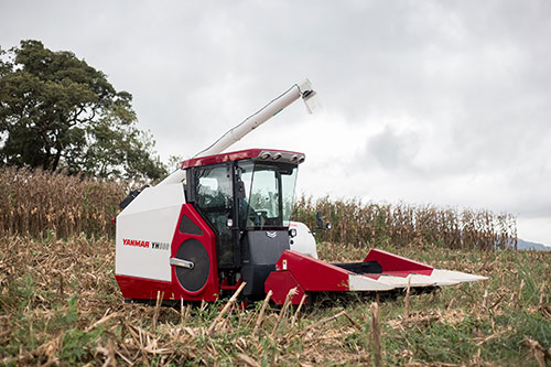 YANMAR apresenta versão cabinada da colheitadeira de grãos YH 880 durante a Expointer 2025