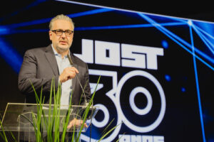 JOST Brasil celebra 30 anos como líder absoluta no mercado de sistemas de acoplamento