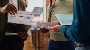 Inteligência Artificial é prioridade número um para 2026, mas 77% das empresas ainda investem até 2% do orçamento, aponta Amcham