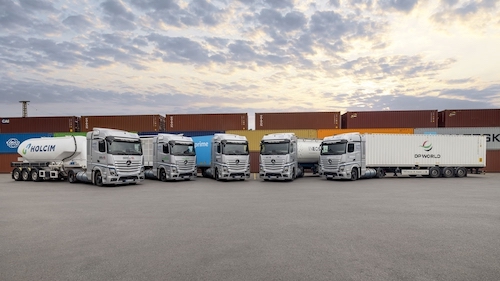 Caminhões movidos a célula de combustível da Daimler Truck completam o equivalente a cinco voltas e meia ao redor da terra