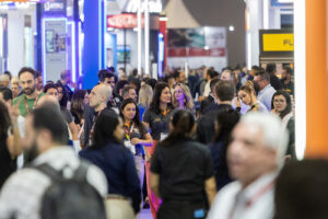 FIEE 2025 alia exposição de soluções à agenda de debates sobre transição energética