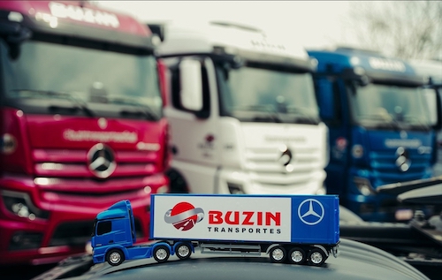  Mercedes-Benz estreia na frota da Buzin Transportes com 20 caminhões Actros Evolution 2653