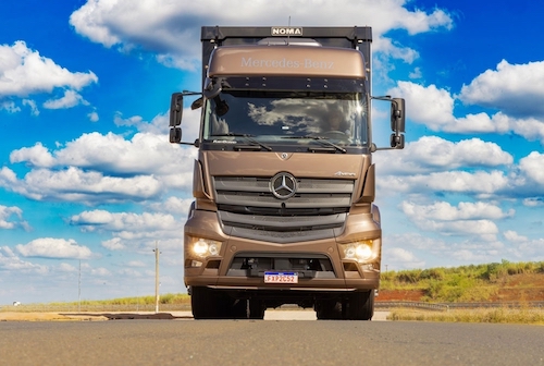Soluções Mercedes-Benz para transporte e logística ganham destaque na TranspoSul 2025