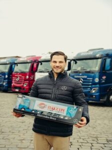  Mercedes-Benz estreia na frota da Buzin Transportes com 20 caminhões Actros Evolution 2653