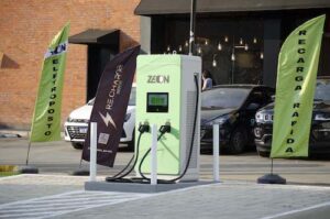Re.charge abre primeiro ponto rápido de recarga em São Paulo com a Zeon Eletropostos