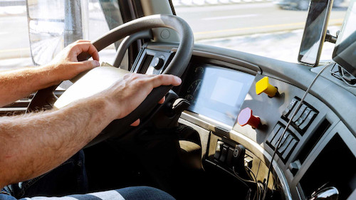 Empresa de São Paulo cria sistema que só permite que o caminhão seja ligado ou continue a viagem com o motorista certo conduzindo o veículo