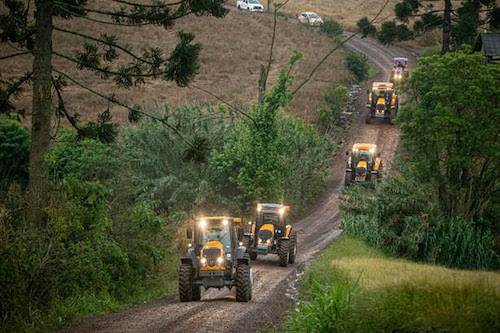 Valtra dá a largada na romaria de tratores pela zona da mata de Pernambuco