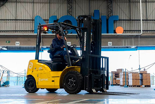 Armac e Nadir comemoram 25 anos de parceria com empilhadeiras mais sustentáveis e eficientes