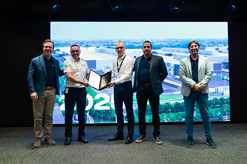 Scania Consórcio leva clientes para conhecer a nova fábrica da marca na China