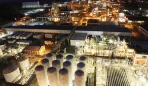 Redução de emissões: até 100 mil toneladas métricas de CO₂ por ano Impulso ao mercado: produção de químicos com baixa pegada de carbono Capacidade de operação: cerca de 60 toneladas métricas de vapor por hora