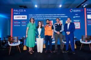 Painel da EXPOSIBRAM 2025 destaca estratégias e ferramentas para fortalecer a gestão municipal na prevenção de desastres