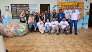 A PESCA DE PLÁSTICO, DA FPT INDUSTRIAL, RECOLHE GARRAFAS PET PARA REUTILIZAÇÃO COMUNITÁRIA EM SETE LAGOAS