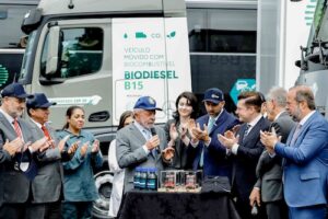 Mercedes-Benz e Be8 levam Rota Sustentável COP30 a Brasília em teste com biocombustível 100% em motores Euro 6