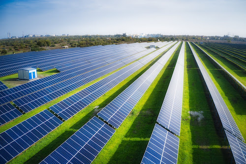 Indústria chinesa de energia solar reforça aposta no Brasil e traz maior evento mundial do setor para São Paulo