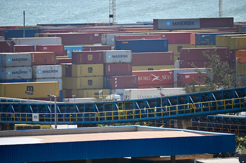 1 em cada 5 indústrias usaria a cabotagem se houvesse condições adequadas de transporte, diz pesquisa da CNI