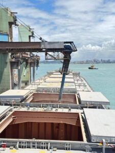 VLI realiza primeiro embarque de milho à China pelo Espírito Santo