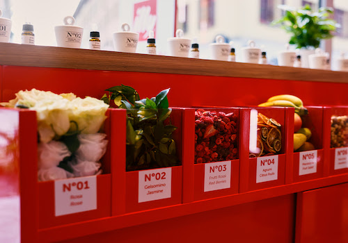 Dia Internacional do Café 2025: a illy lança a campanha internacional “Why We Make It” com um filme publicitário e a imersão em seu espaço pop-up em Milão