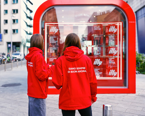 Dia Internacional do Café 2025: a illy lança a campanha internacional “Why We Make It” com um filme publicitário e a imersão em seu espaço pop-up em Milão
