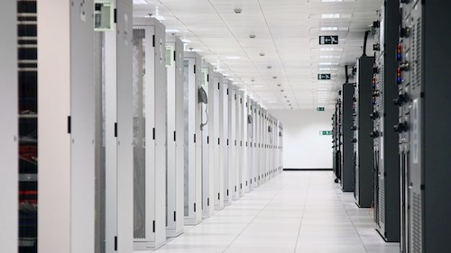  ABB e VoltaGrid fazem parceria para fornecer energia estável a data centers e apoiar crescimento da IA