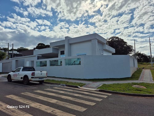 Casa em Steel Frame avança no Brasil com redução de custos e maior produtividade Residência de 160 m² é concluída em sete meses, com economia de 50% em mão de obra e desempenho térmico e acústico superior