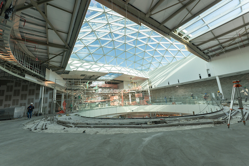 Com 2 mil toneladas de aço, reforma vertical transforma shopping em Curitiba com obra em pleno funcionamento