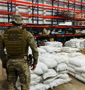 Operação integrada da PM e Receita Federal apreende 32 toneladas de agrotóxicos contrabandeados do Paraguai