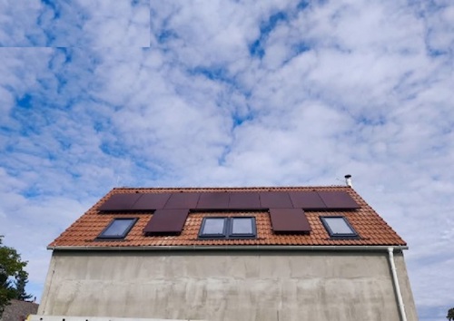 Módulos solares ganham cor e viram tendência no design arquitetônico brasileiro