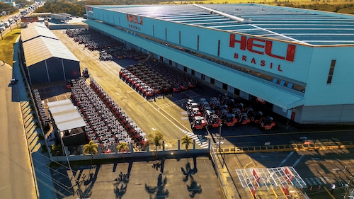 Logística verde ganha força: Heli Brasil projeta crescimento de 15% na demanda por empilhadeiras a lítio