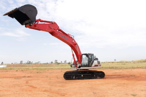Escavadeiras com estabilidade e controle em qualquer terreno