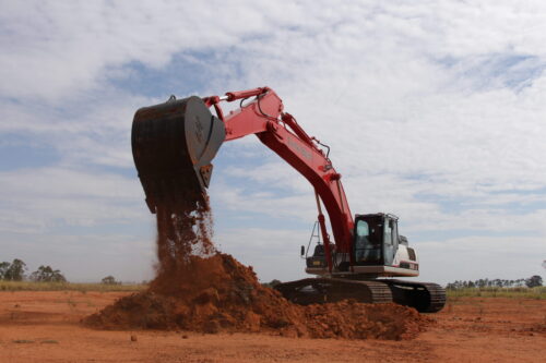 Escavadeiras com estabilidade e controle em qualquer terreno