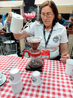 Microtorrefação em alta: Minas Gerais registra aumento de 48% em novos negócios nos primeiros oito meses de 2025