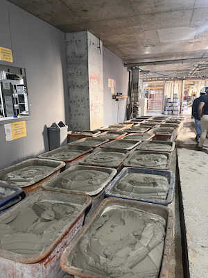 Evolução do cimento: argamassa mantém desempenho por até 72 horas e aumenta produtividade da obra