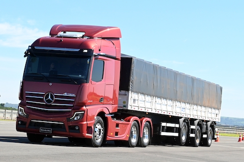 Mercedes-Benz realiza últimas etapas do ano da Gincana do Caminhoneiro e da Caravana do Extrapesado