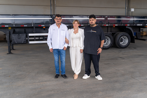 Librelato entrega implemento rodoviário ao ganhador do segundo sorteio da campanha "Estrada de Prêmios"