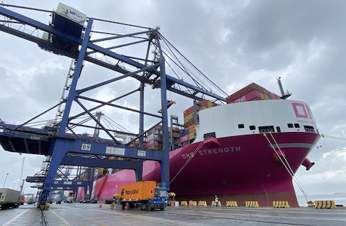 TCP recebe ONE Strength, primeiro navio sustentável da nova geração da ONE