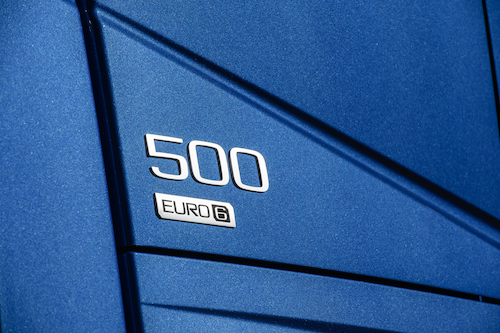 Com I-Torque, Volvo FH 500 6x2 vira nova referência paracarretas com 4º eixo