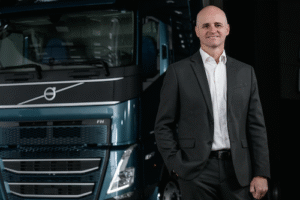 Com I-Torque, Volvo FH 500 6x2 vira nova referência para carretas com 4º eixo