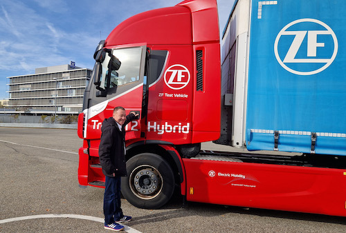 Transmissão Híbrida da ZF contribui para redução de emissões de caminhões pesados em operações reais